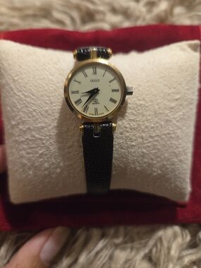 Gucci Watch Ladies Round Quartz Beige Vintage Swiss Made Working